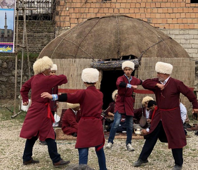 رقص خنجر ترکمن در نوروزگاه فاضل آباد+ تصاویر