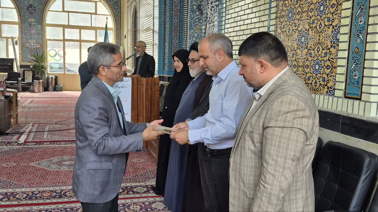 علی‌آبادکتول کارمندان نمونه خود را شناخت