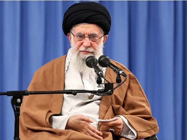 انتشار پیام مقام معظم رهبری حضرت آیت‌الله‌خامنه‌ای به نمایندگان درباره بنزین 