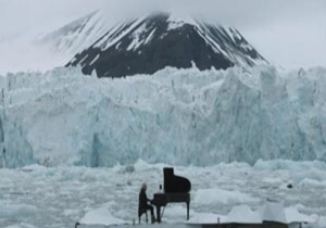 نوازندگی بر روی یخ‎‌های قطب شمال + فیلم